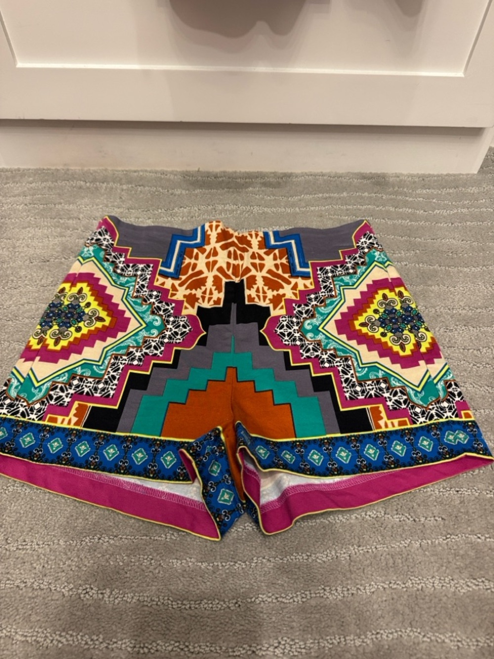 Flying Tomato Women’s Shorts Beautiful Bold Bright Print SZ M